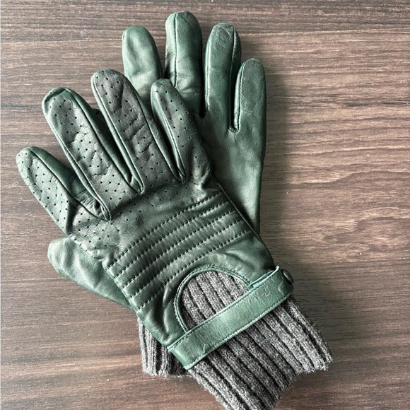 Club Monaco Accessories - Club Monaco Forest Green Real Leather Driver style Gloves